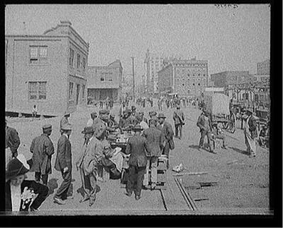 [Lunch hour on the docks, Jacksonville, Fla.]