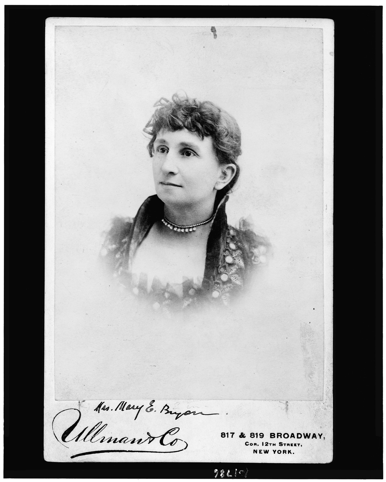 [Mrs. Mary E. Bryan, head-and-shoulders portrait, facing left] / Ullman & Co., New York., [between 1850 and 1900] — historic photograph
