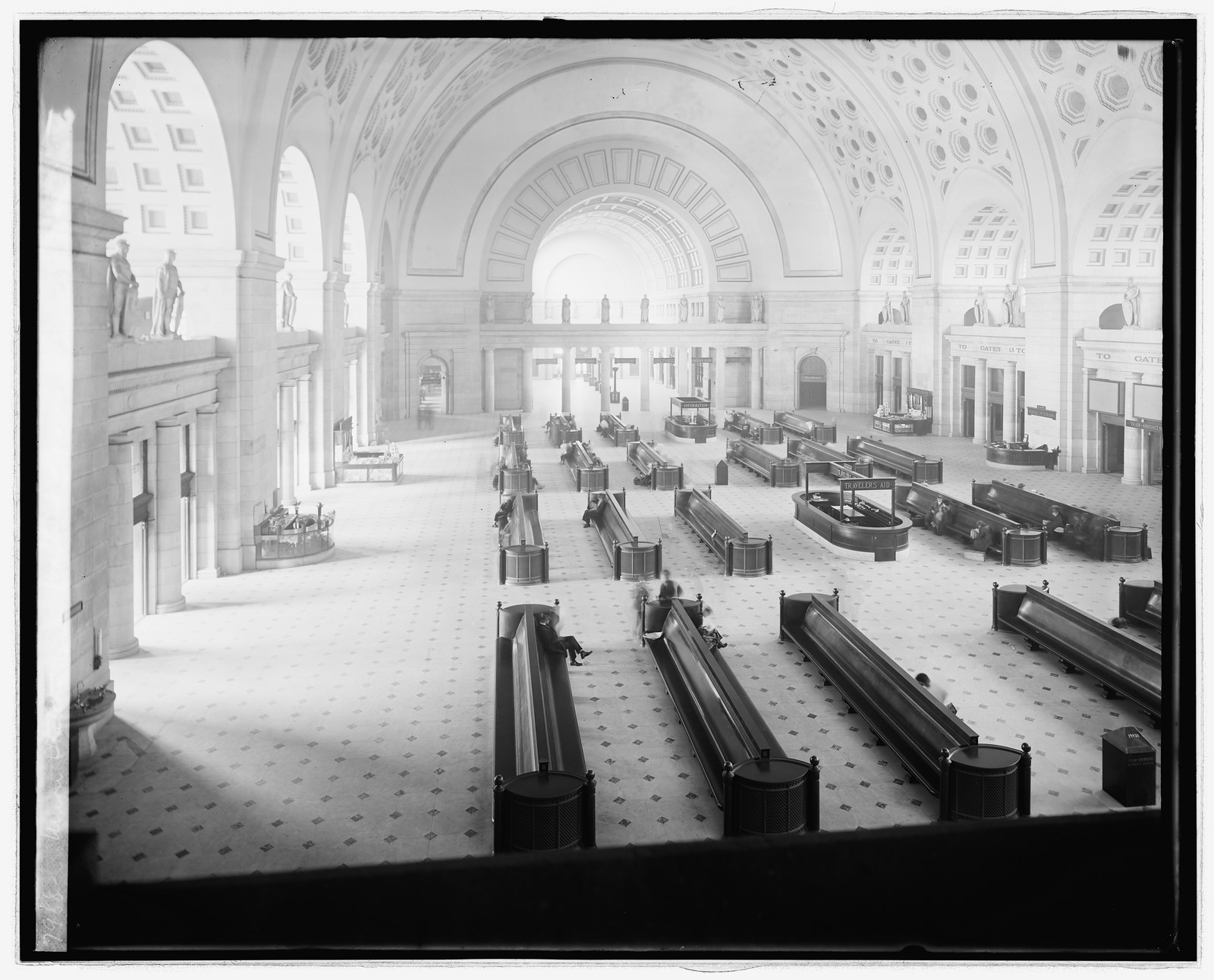 Union Station, [Washington, D.C.], waiting room, [between 1921 and 1922] — historic photograph
