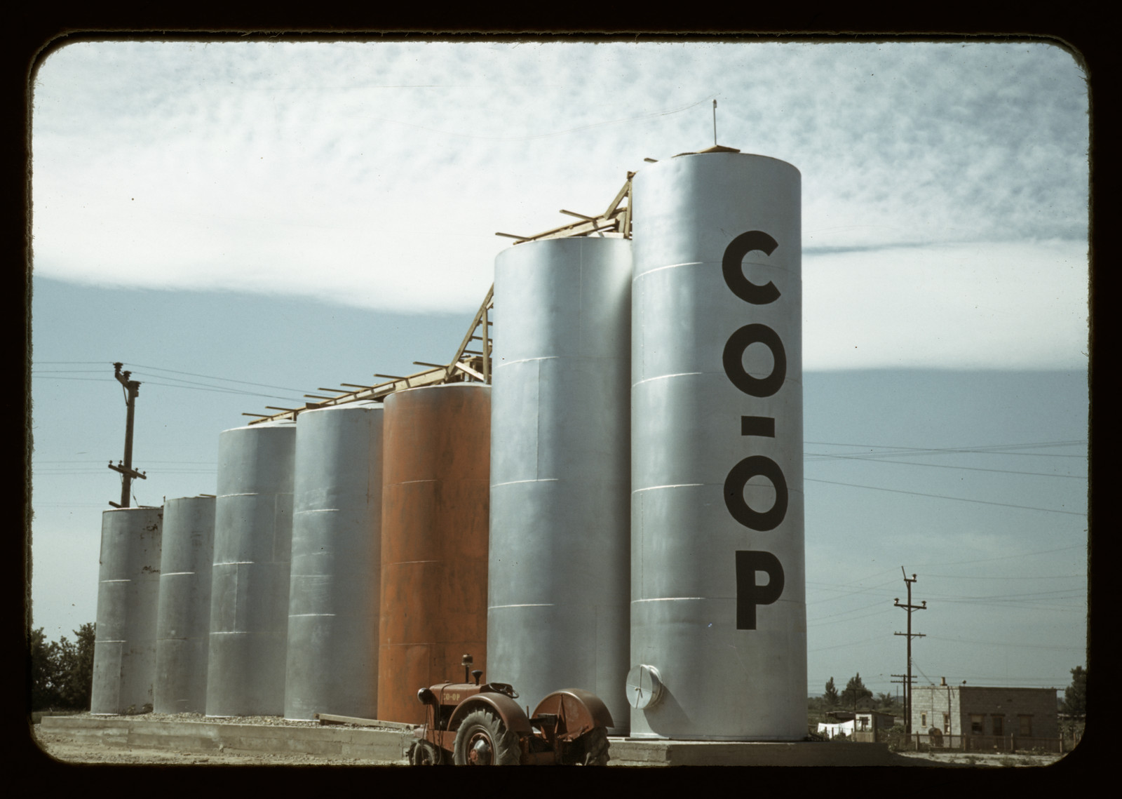 Grain elevators, Caldwell, Idaho — historic image