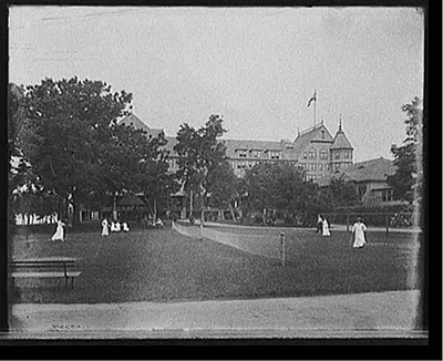 [Manhasset, tennis at Manhanset House, Shelter Island, N.Y.]