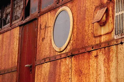 train porthole