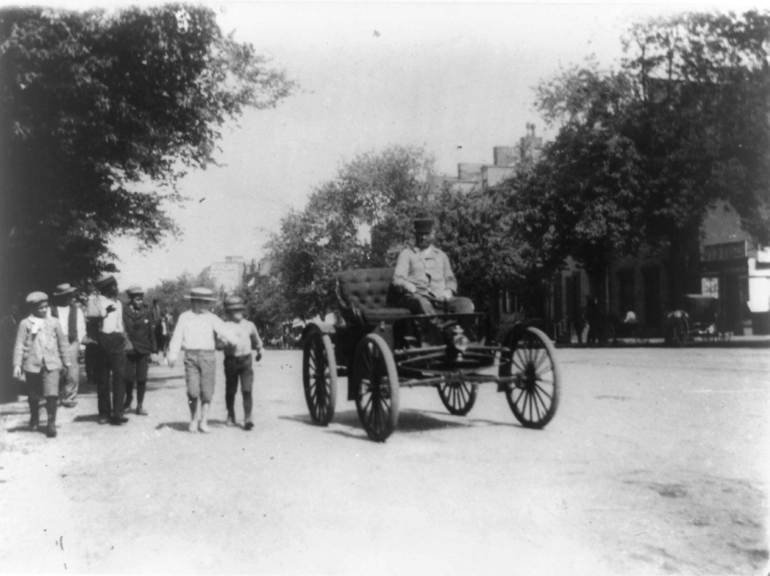 First automobile on Pa. Avenue, 1896, 1896 — historic photograph
