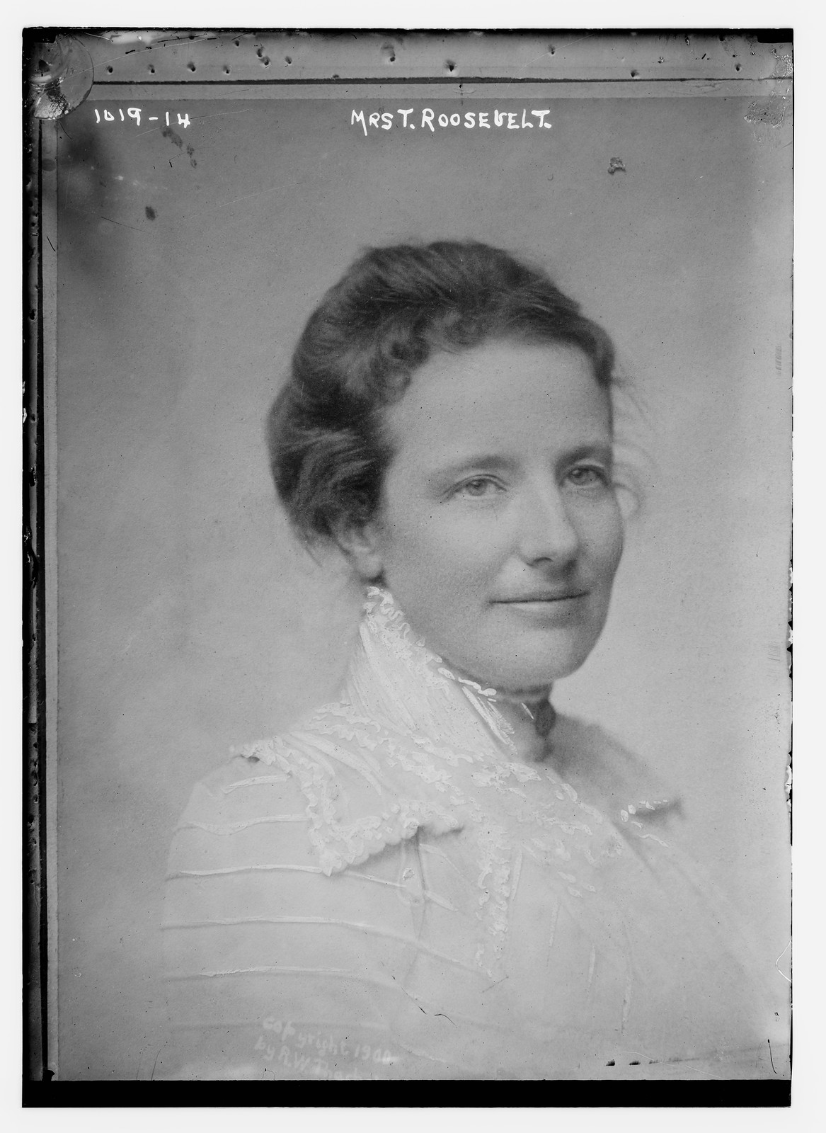 Mrs. T. Roosevelt, 1900 — historic photograph