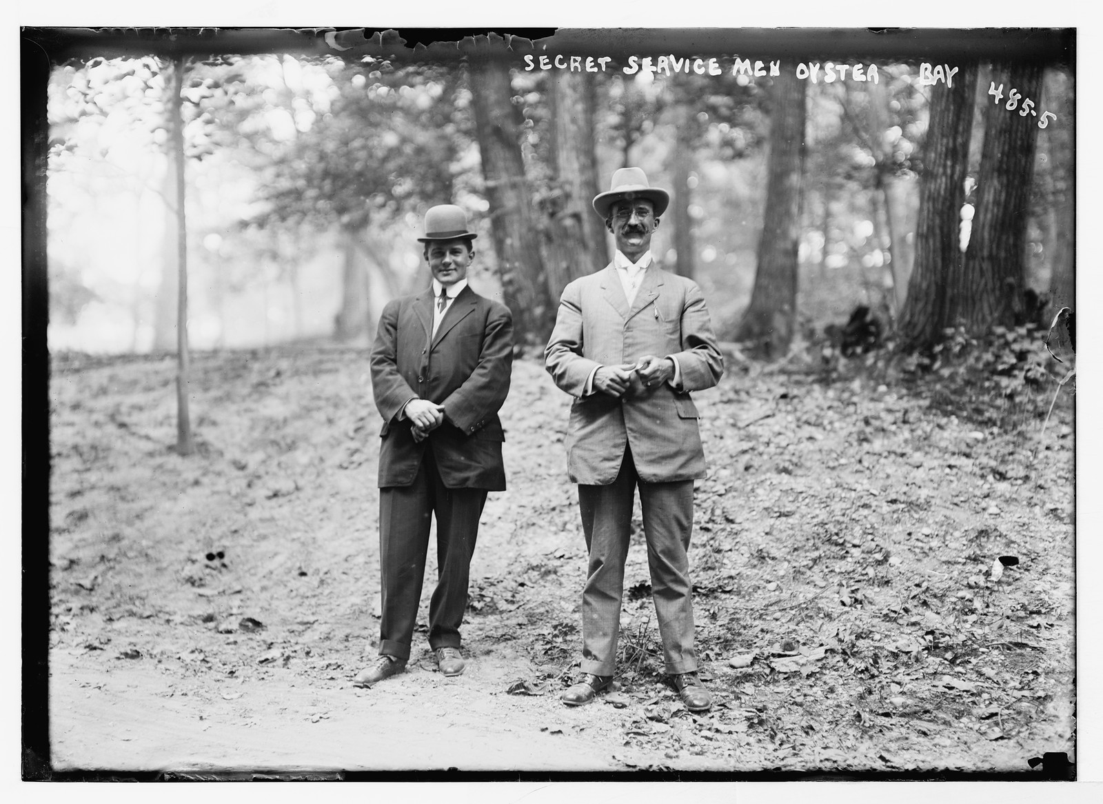 Secret Service men at Roosevelt Home, Oyster Bay, New York, Sept. 1908. — historic photograph