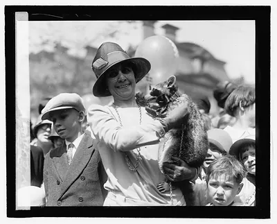 Mrs. Coolidge & raccoon, Easter egg rolling, 4/18/27
