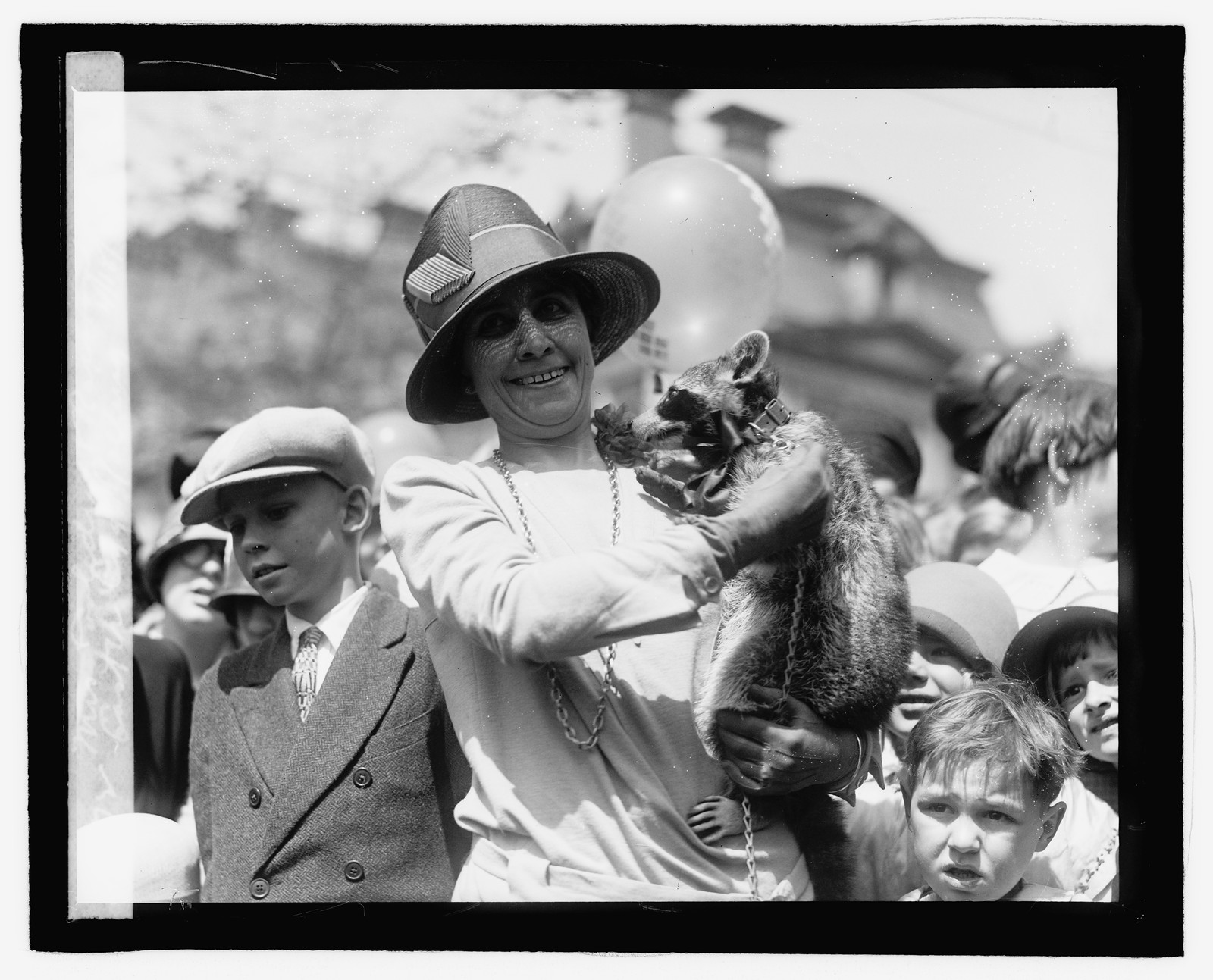 Mrs. Coolidge & raccoon, Easter egg rolling, 4/18/27, [19]27 April 18. — historic photograph