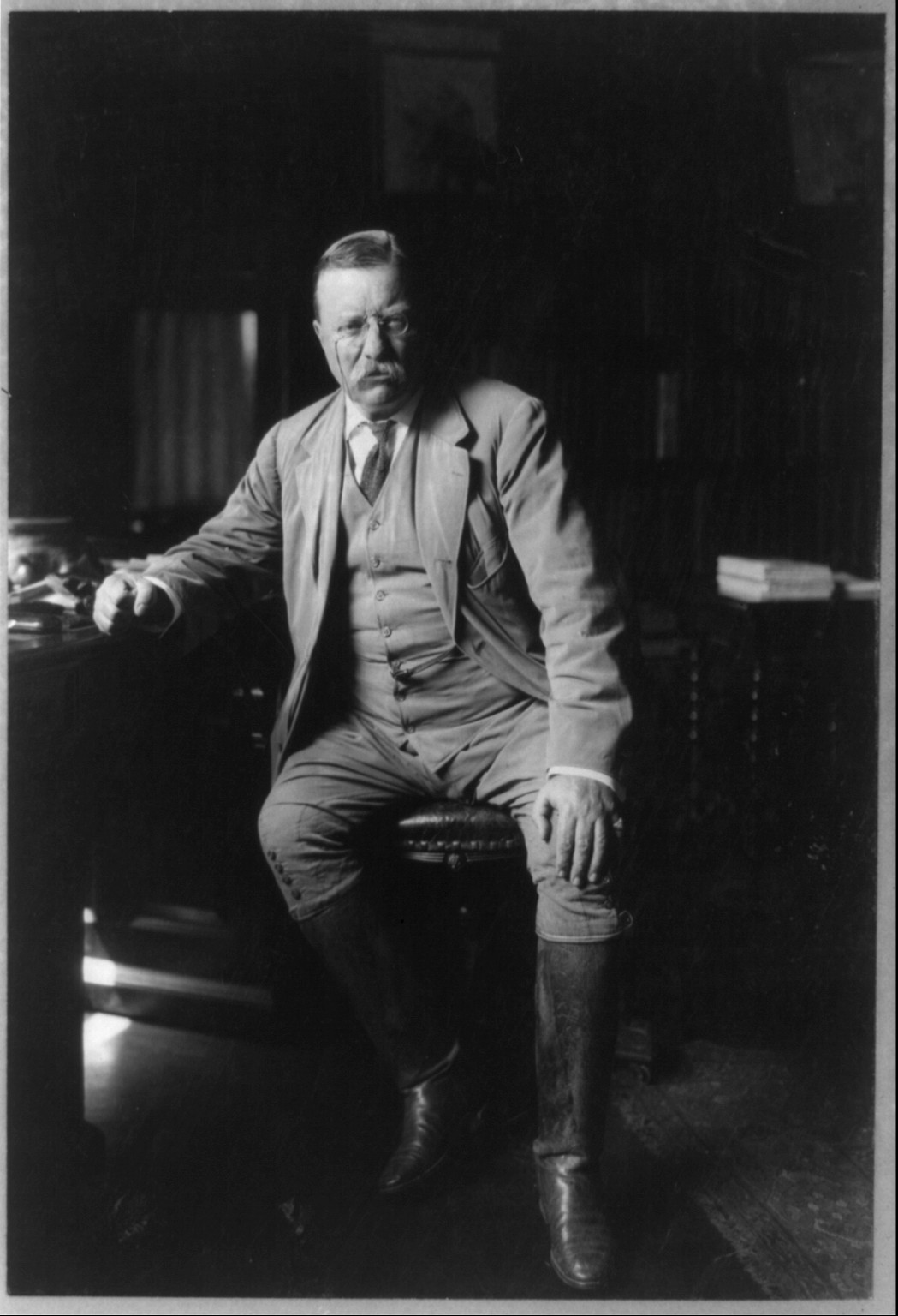 Theodore Roosevelt in library at Oyster Bay, 1912 — historic photograph