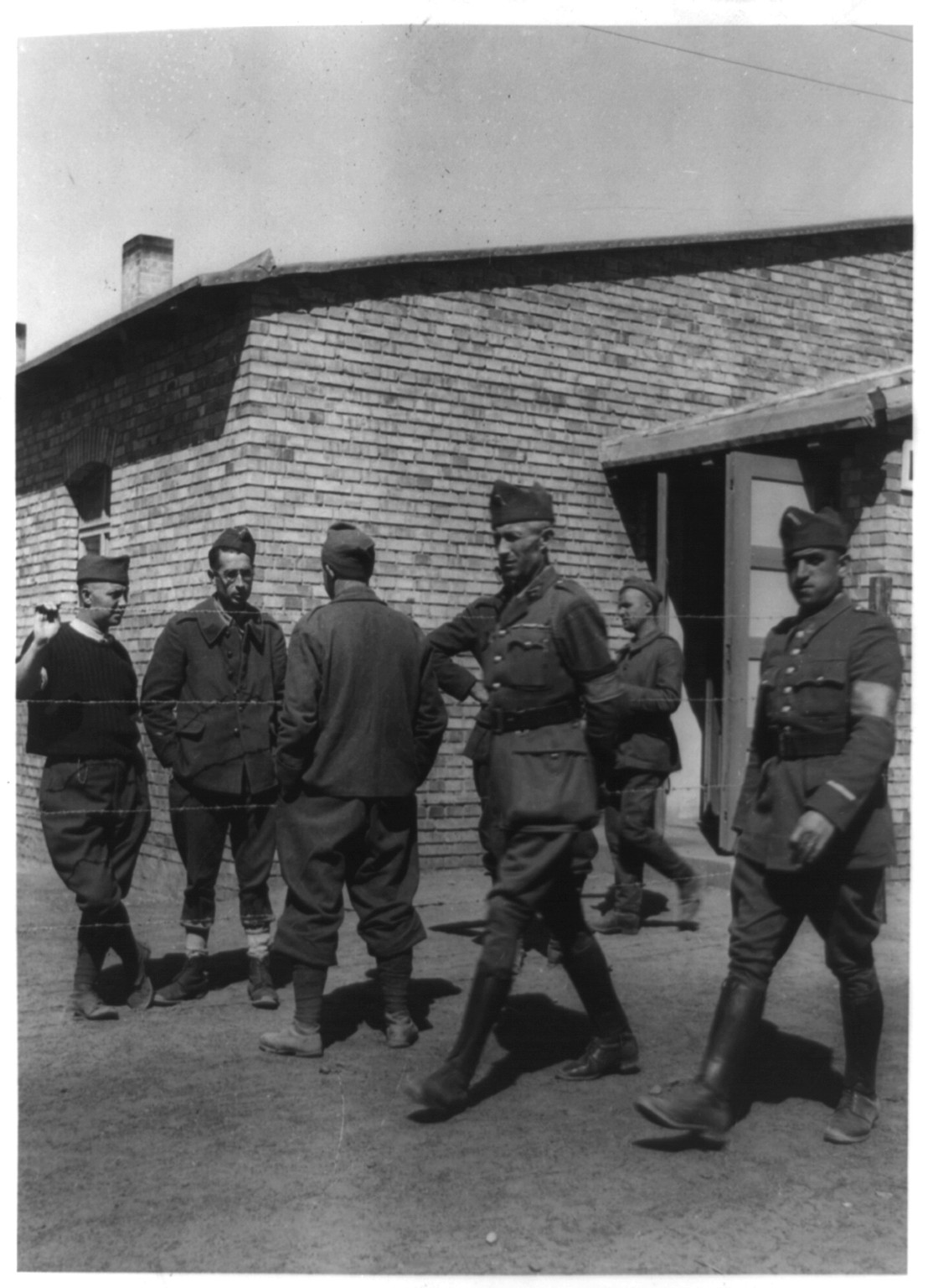 [Military officers and French prisoners-of-war in a German prison camp] — historic photograph