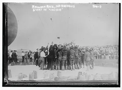 Crowd at balloon race, start of balloon "Indiana", Indianapolis
