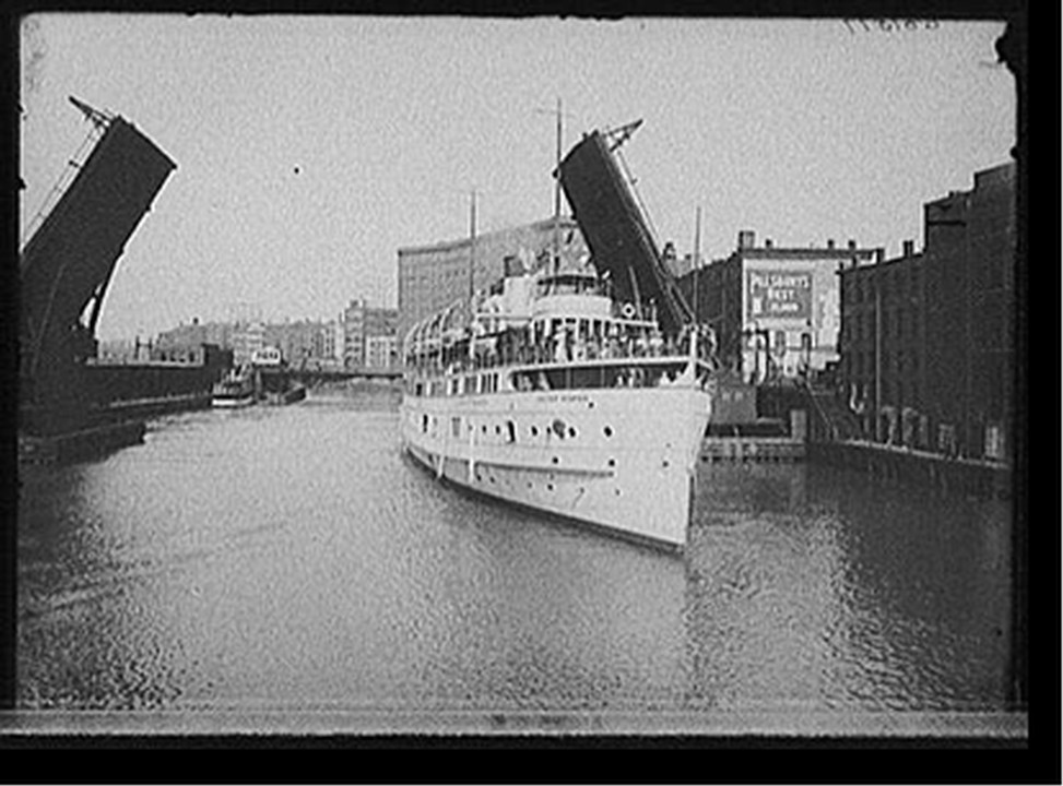 [Steamboat United States passing State Street bridge, Chicago River, Chicago, Ill.], [between 1900 and 1915] — historic photograph
