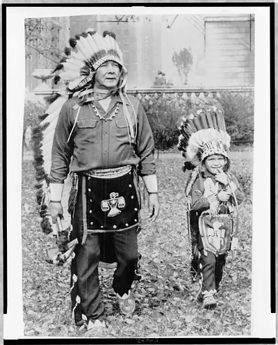 [Chief Thunder Cloud strolling with son, Everlasting Cloud outside Chicago's Art Institute]