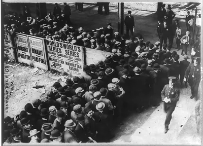 N.Y. fans at 7:00 A.M. outside the Polo Grounds