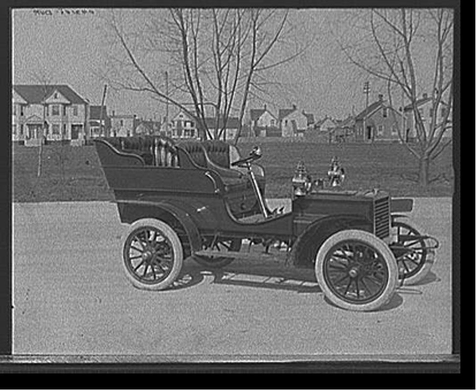 [Northern Manufacturing Company touring car, three-quarter view], [between 1900 and 1905] — historic photograph