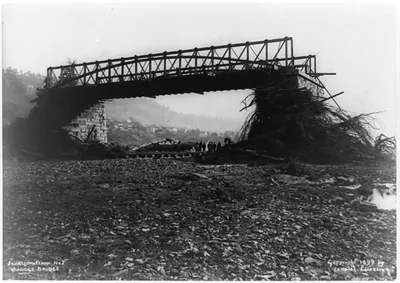 [Ruins of viaduct bridge, Johnstown, Pa., after the flood, May 31, 1889]