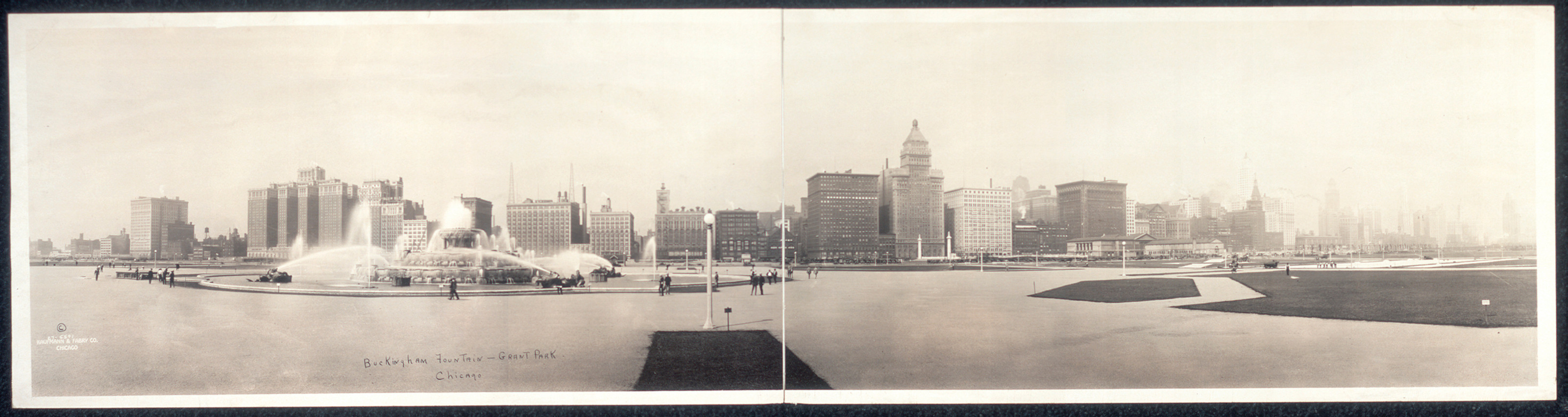 Buckingham Fountain, Grant Park, Chicago, Illinois, 1927, 1927 — historic image