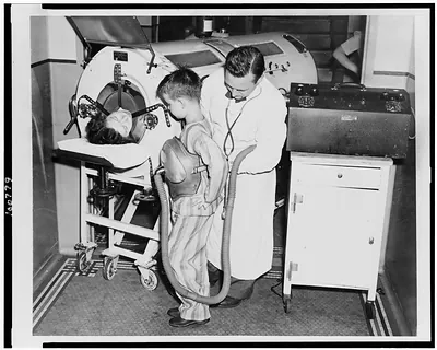 Revolutionary 1 pound iron lung / Acme Newspictures.