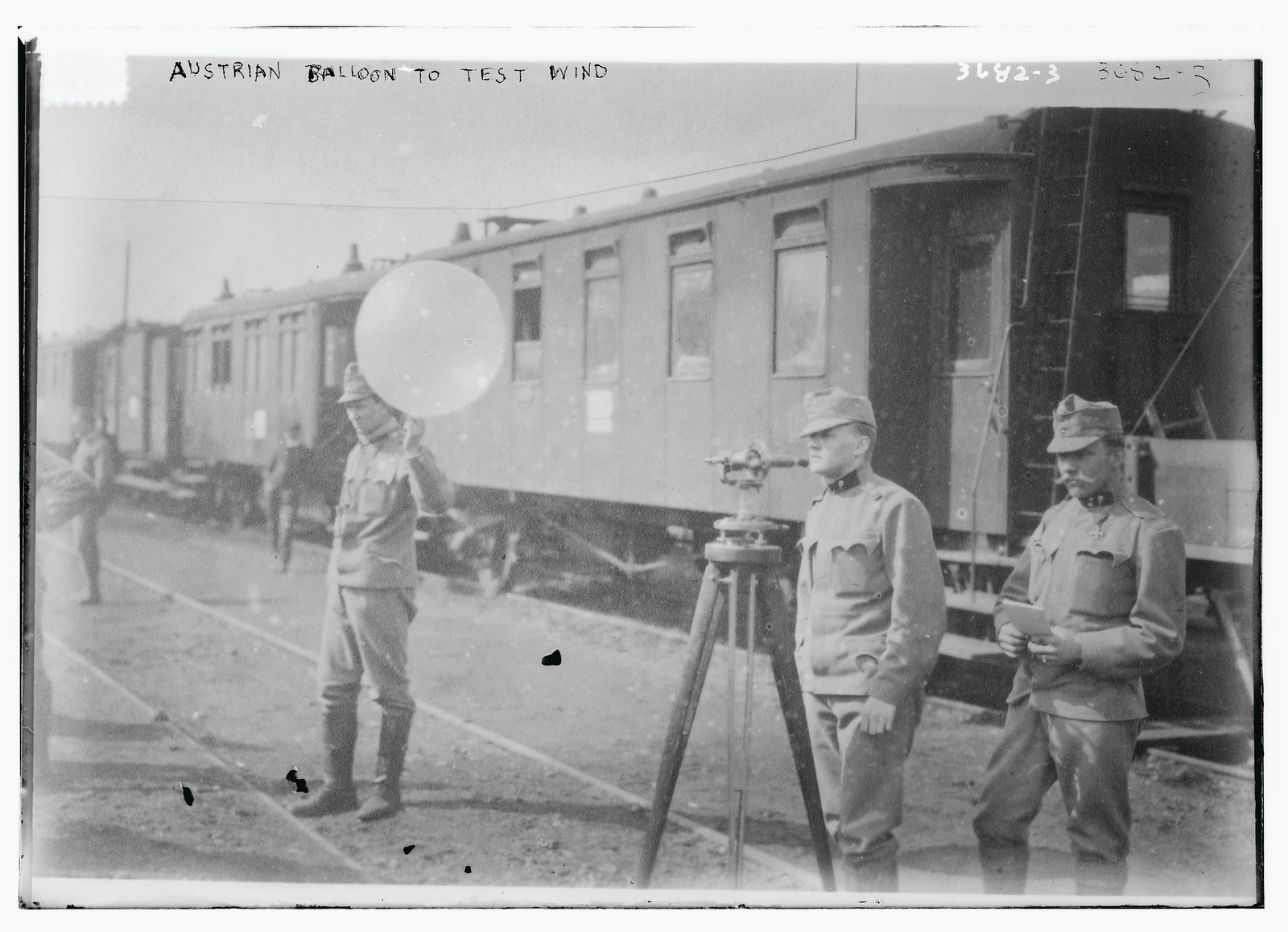 Aust. Balloon to test wind, n/a — historic photograph
