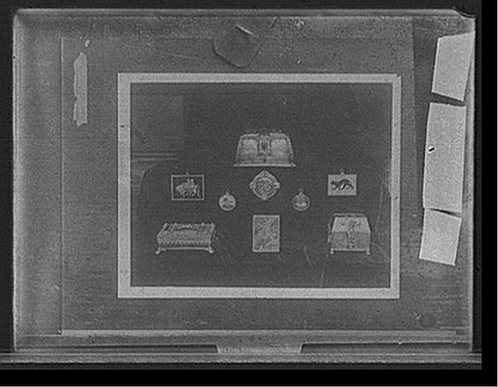 Sculpture, courtyard, and artifacts, Detroit Institute of Art [Detroit Museum of Art], Mich., [between 1920 and 1930] — historic photograph