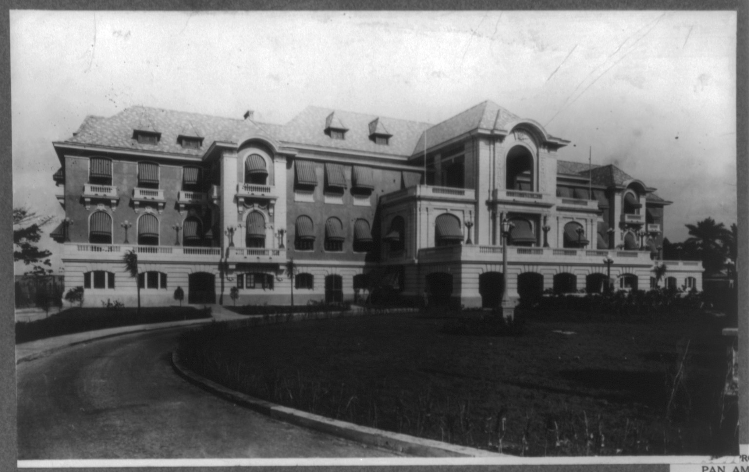 [Cuba, Havana, the land side of the Havana Yacht Club], [between 1920 and 1950] — historic photograph