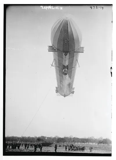 Blimp, Zeppelin No. 3, in flight