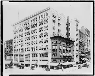 [Exterior of Woodward & Lothrop department store, Washington, D.C.]