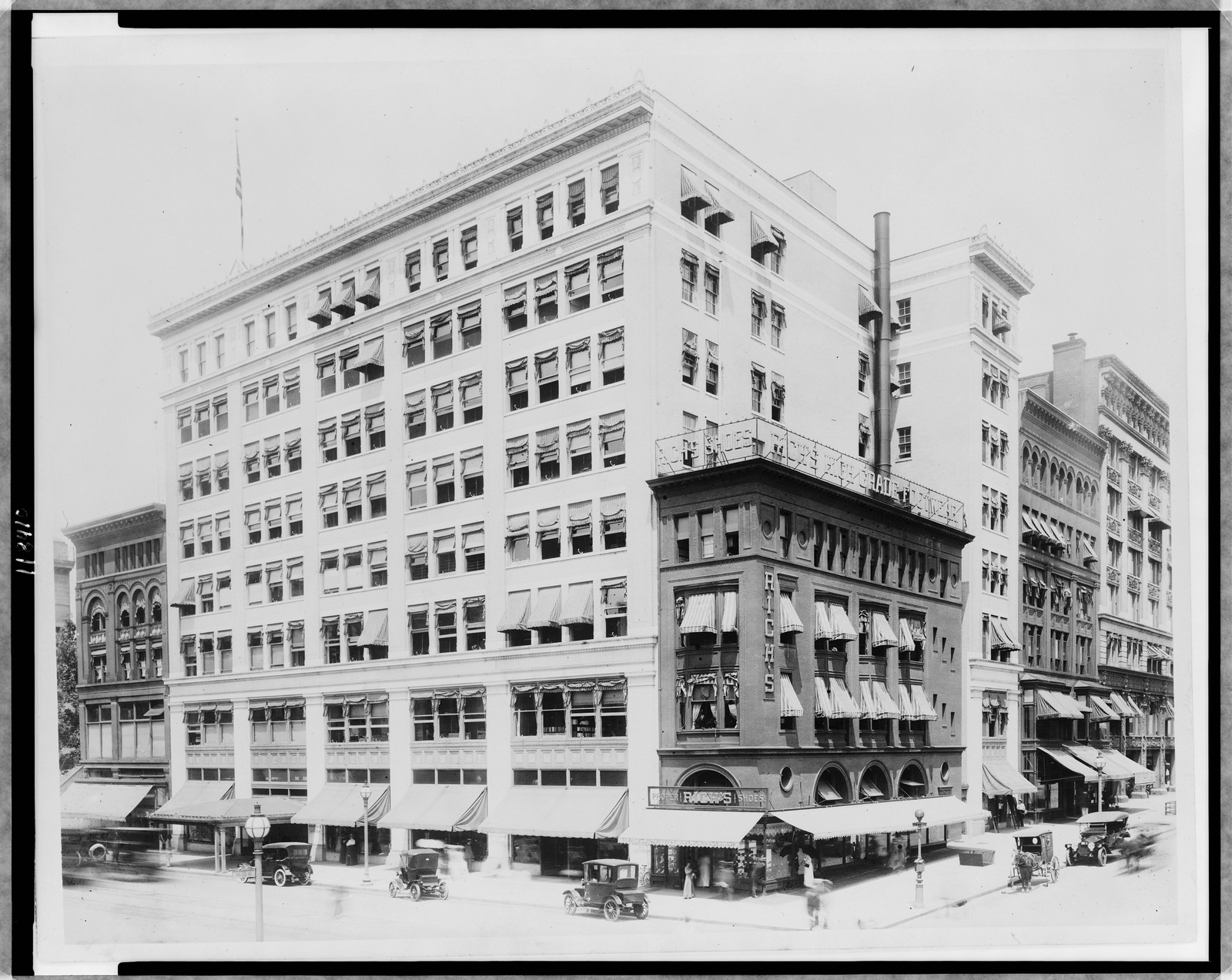 [Exterior of Woodward & Lothrop department store, Washington, D.C.], [between 1910 and 1920] — historic photograph