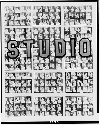 Penny picture displays, Savannah / Walker Evans.