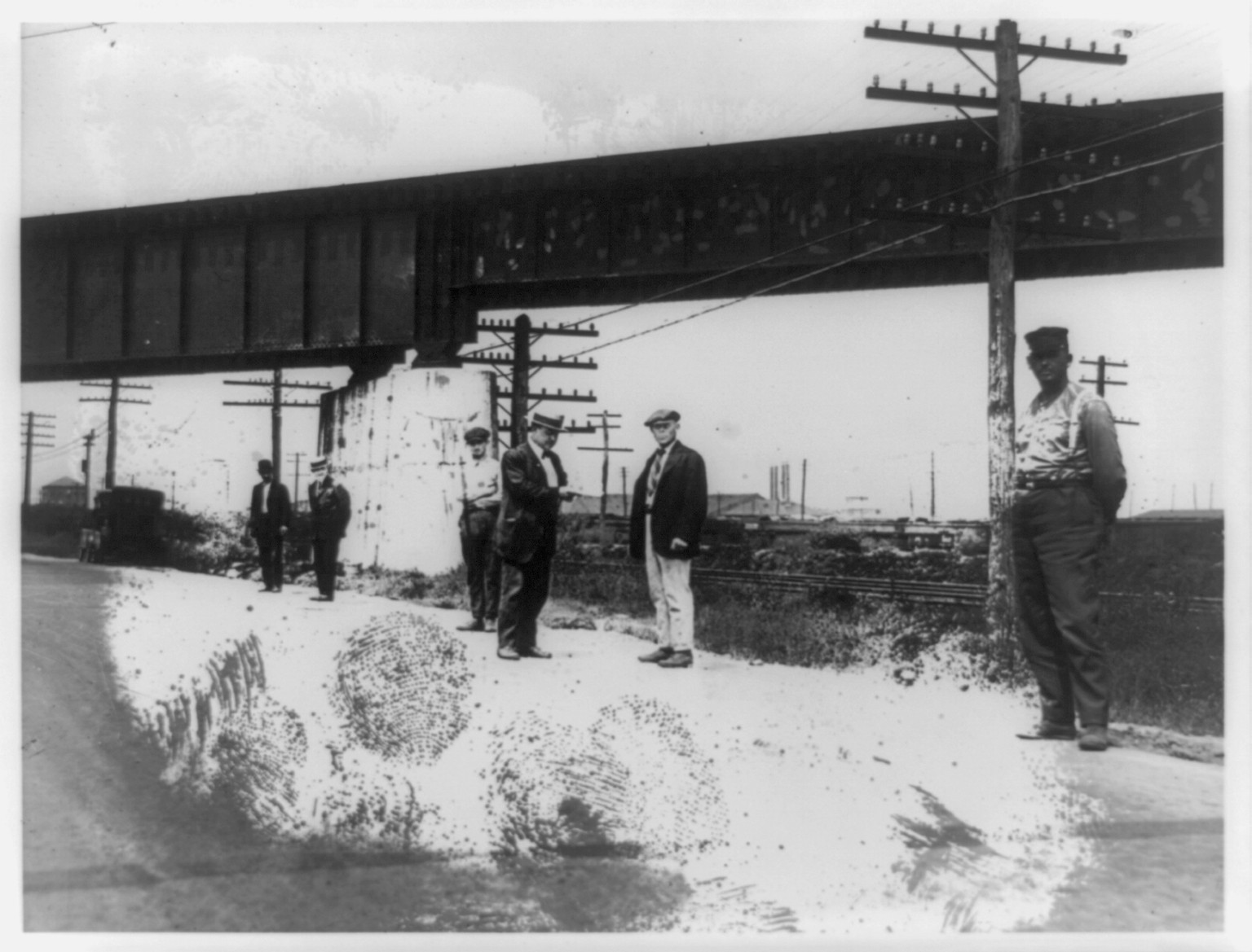 Guards on duty during the railroad strike, 1922 Aug. 10. — historic photograph