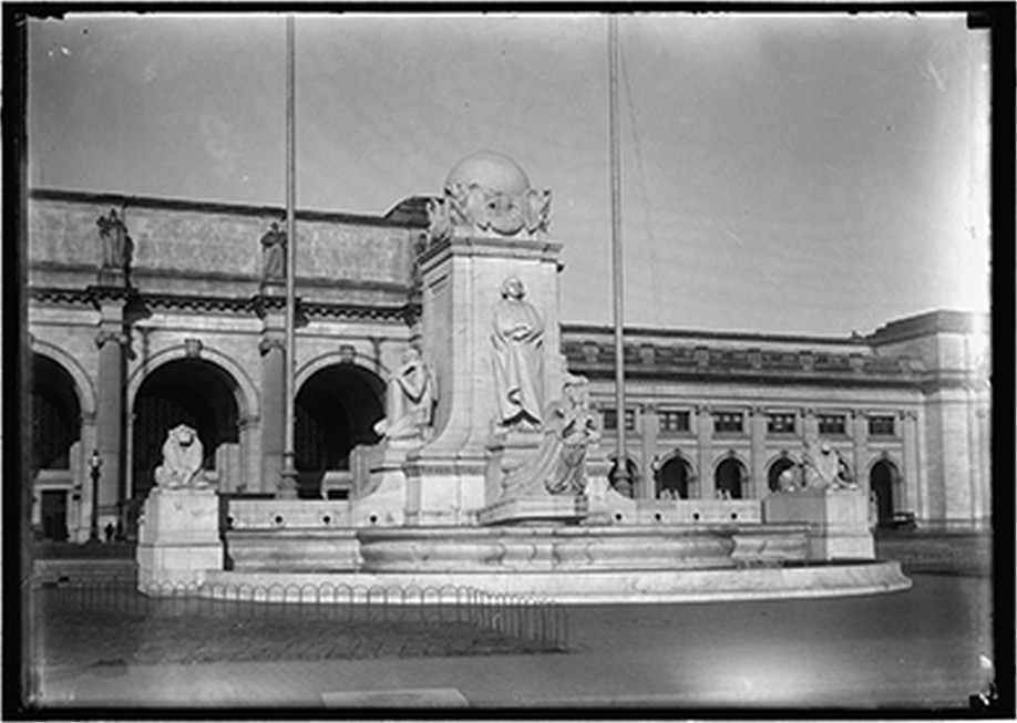 Historic Portrait - Columbus - Monument - Great Gift for History Buffs, [between 1917 and 1919] — historic image