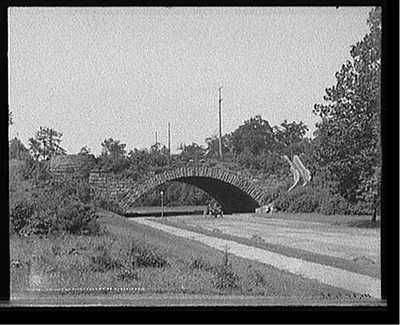 Viaduct in Rockefeller Pk. [Park], Cleveland, O[hio]