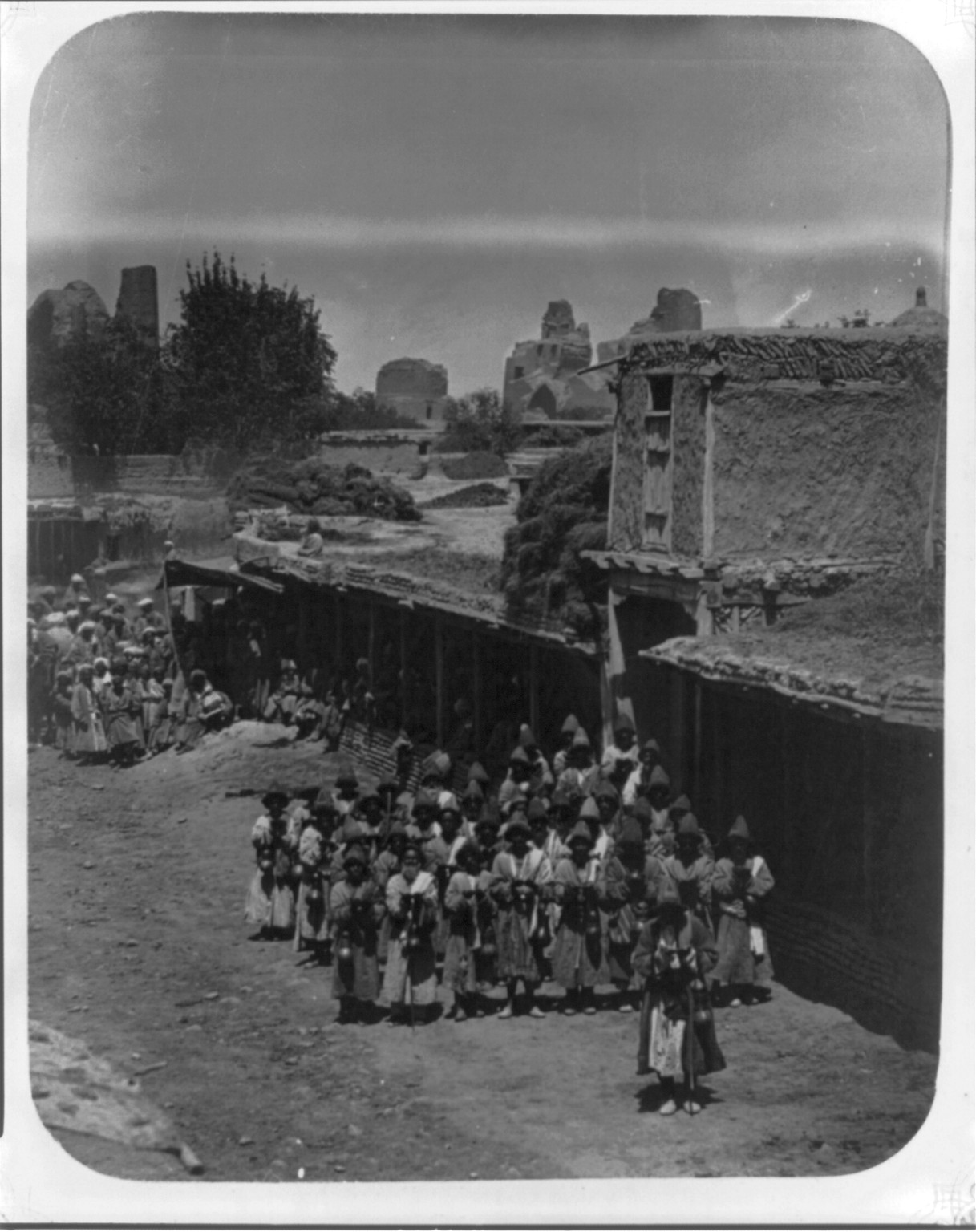 Sekta Kaliandari" Ulichnye nishchie Kaliandari", 1872 — historic photograph