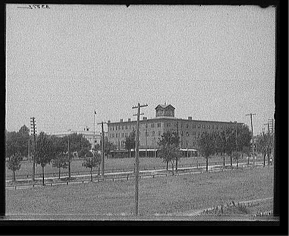 [Hotel Warwick, Newport, Virginia], [between 1900 and 1910] — historic photograph