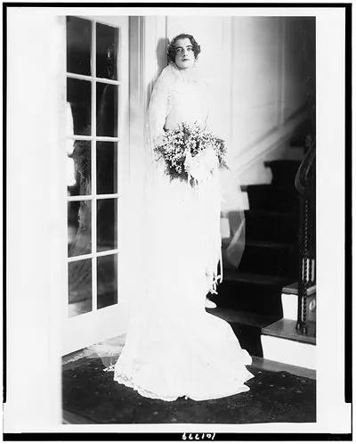 Attractive Washington debutante weds British diplomat