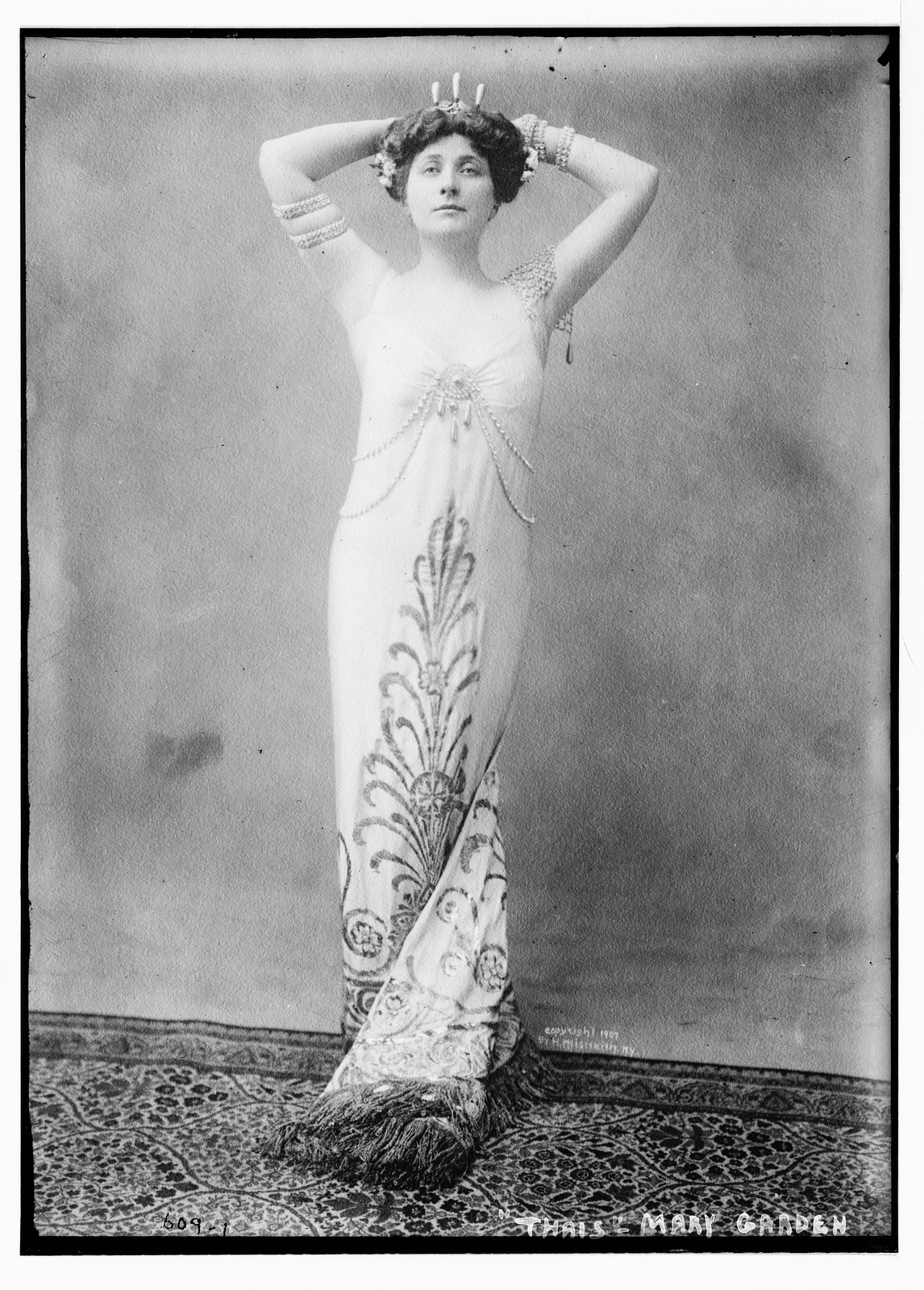 Mary Garden as "Thais", H.. Mishkin, N.Y. / H. Mishkin, 1907 — historic photograph