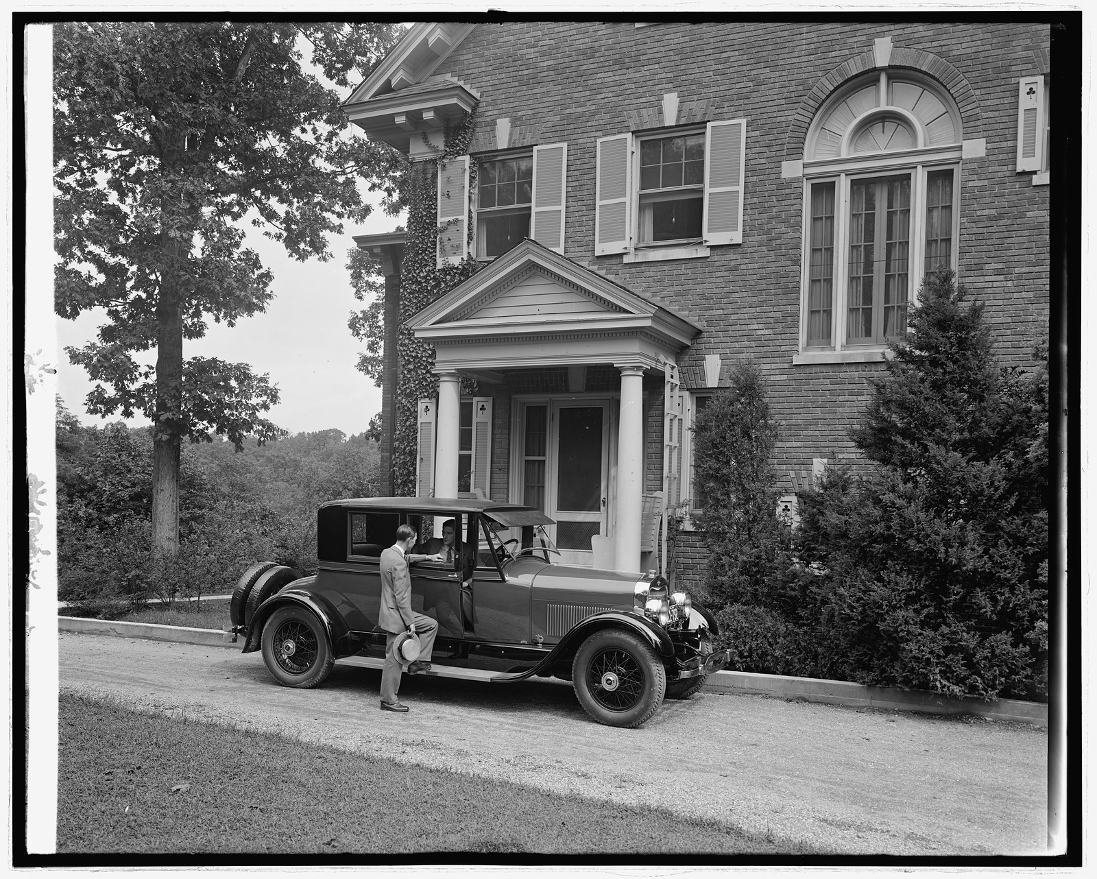 Ford Motor Co. Lincoln [at] private residence, [between 1910 and 1926] — historic photograph