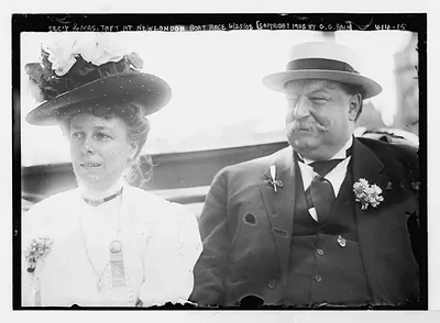 Sec'y and Mrs. Taft, at Harvard-Yale crew race, New London, Conn.