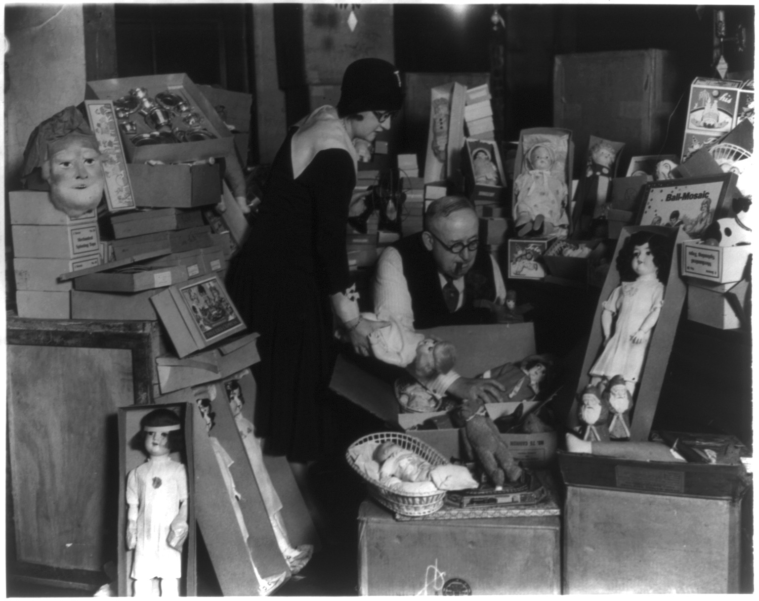 Mr. Samson proves to be real Santa Claus, [no date recorded on caption card] — historic photograph