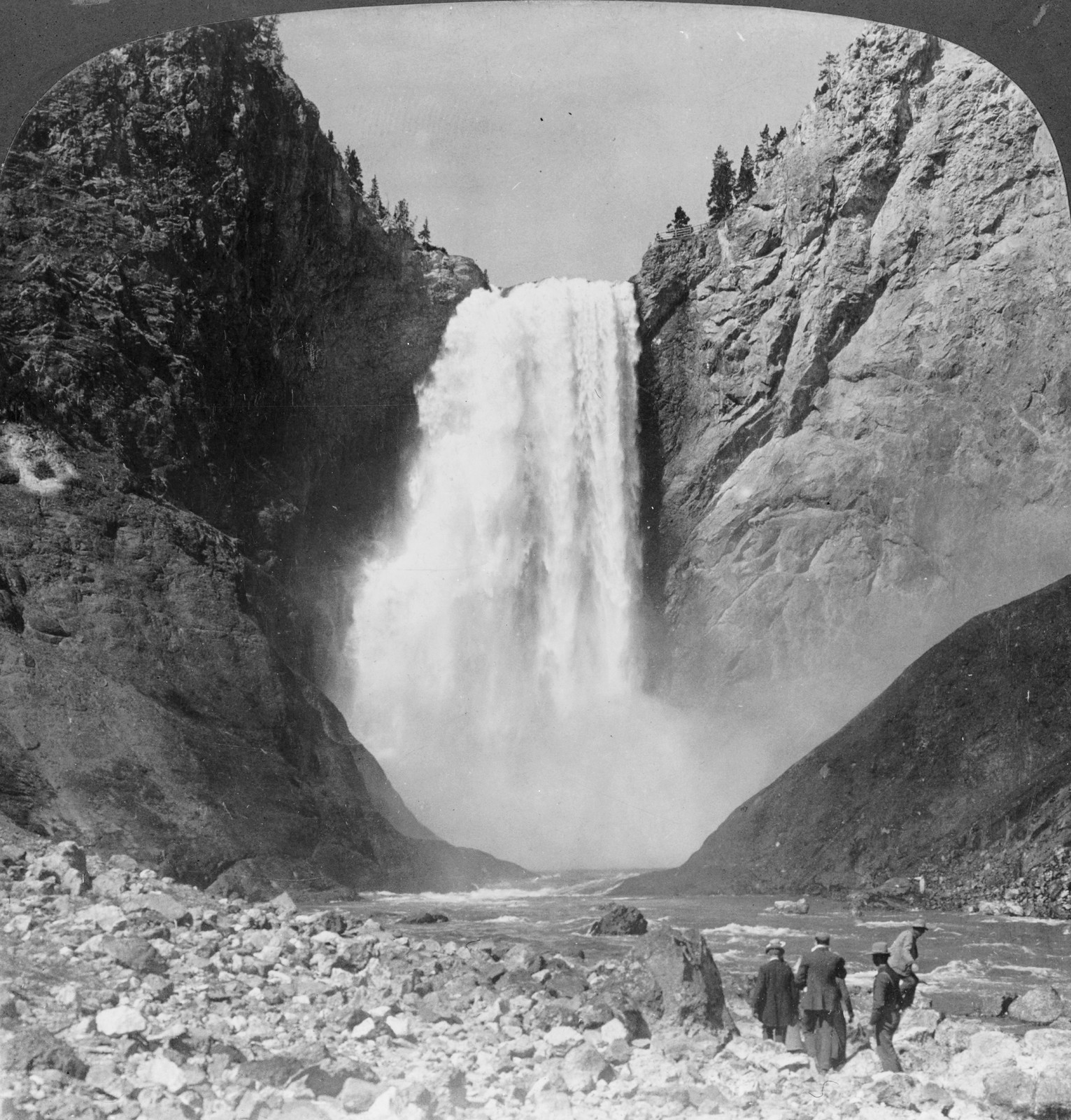 [The Grand falls of the Yellowstone, Yellowstone Park], c1905. — historic photograph