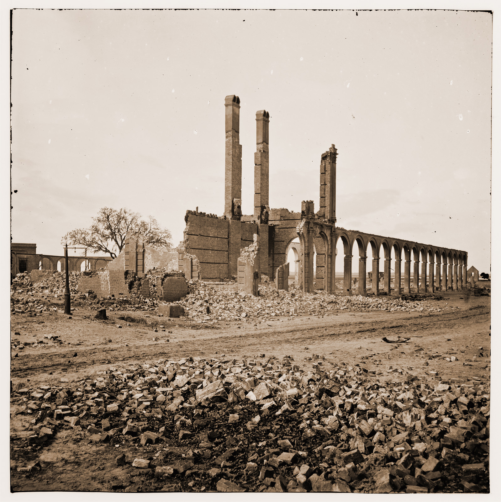 Charleston South Carolina. Ruins of north Eastern Railroad depot, 1865 — historic photograph