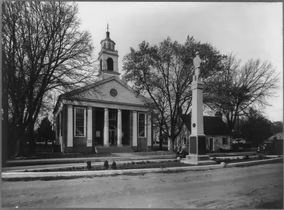 Essex County Court House and Confederate monument, Tappahannock, Va.