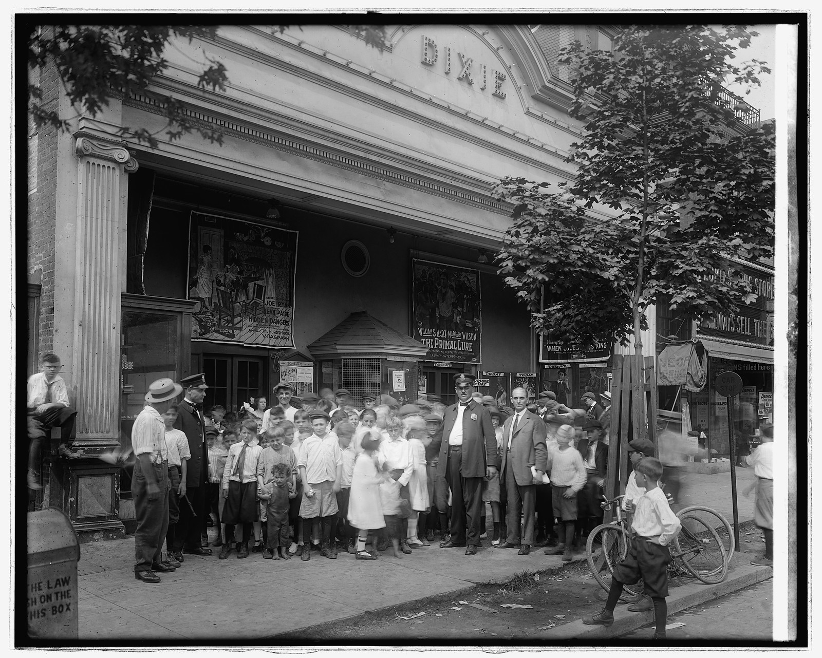Dixie Theater crowd, [ca. 1920] — historic photograph