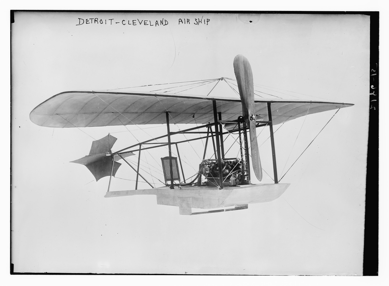 Detroit Cleveland airship, n/a — historic photograph