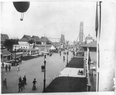 Midway Plaisance and balloon, World's Columbian Exposition, Chicago, Ill.