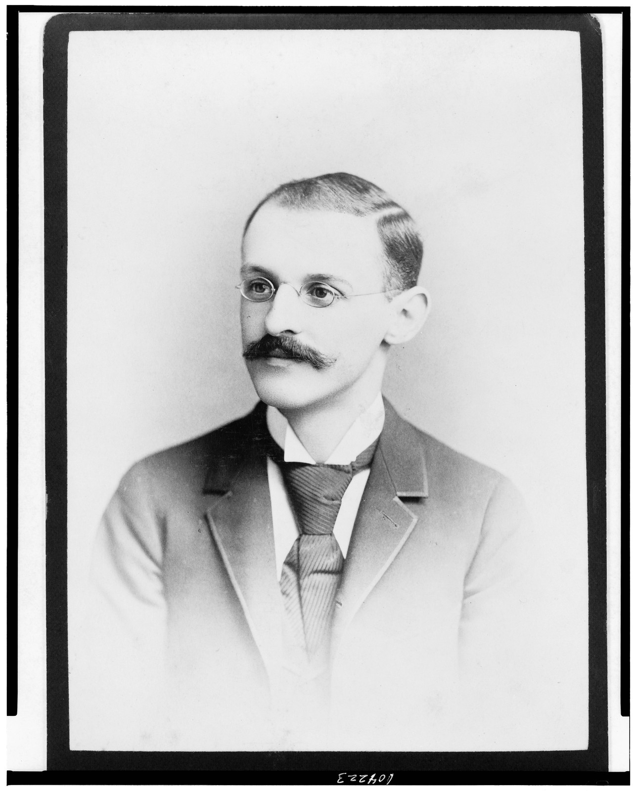 [Abraham Flexner, head-and-shoulders portrait, facing left] / Klauber, photographer and art dealer, Louisville, Ky., [between ca. 1890 and 1910] — historic photograph