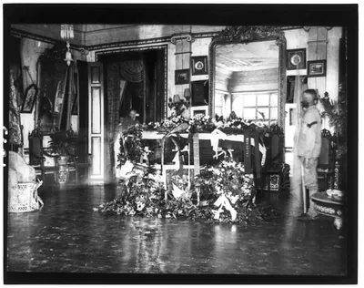 Lying in state in his home