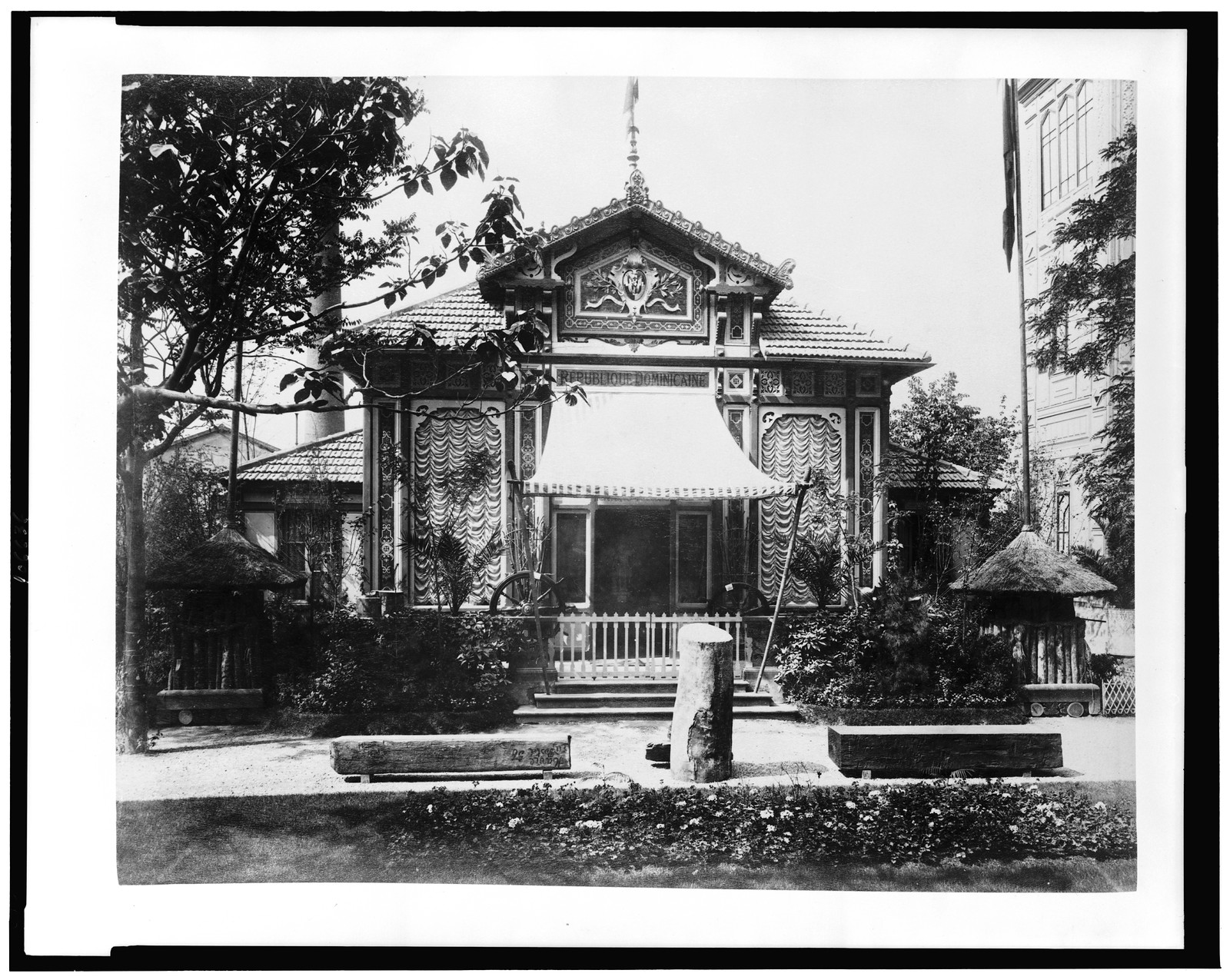 [Pavilion of the Dominican Republic, Paris Exposition, 1889], [1889] — historic print