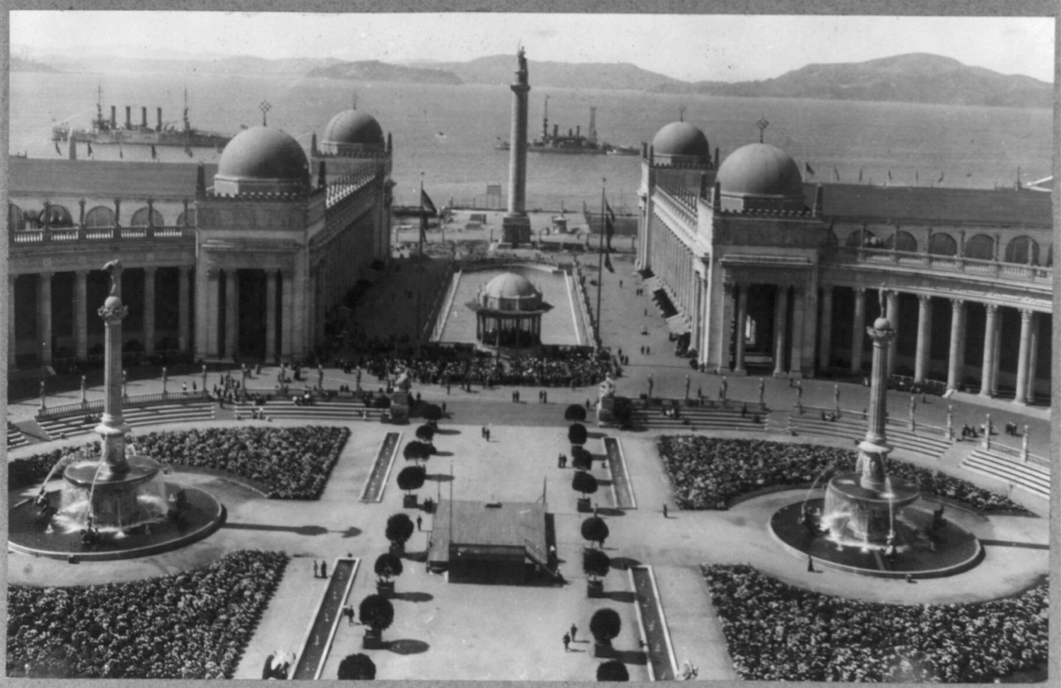 California - San Francisco - 1915 - The Court of the Universe Panama-Pacific Exposition, 1915 — historic photograph