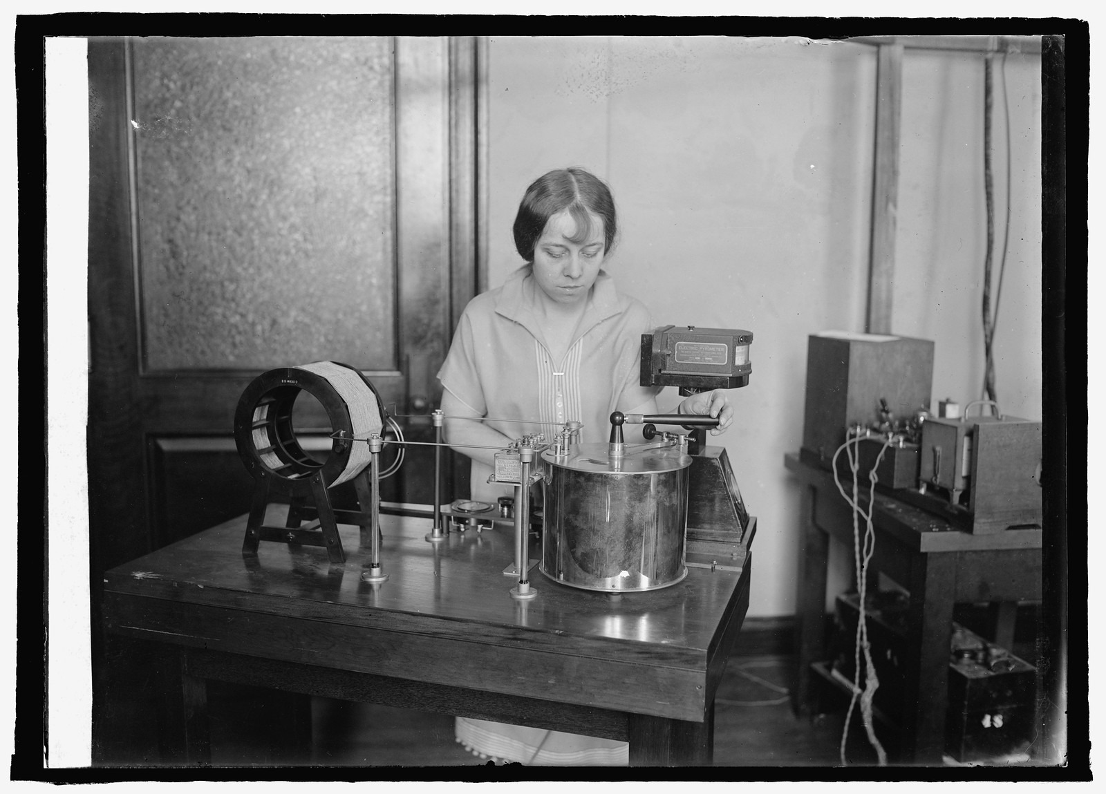 Miss Grace Hazen, Bu. of Standards testing radio wave meters, 5/19/25, [19]25 May 19. — historic photograph