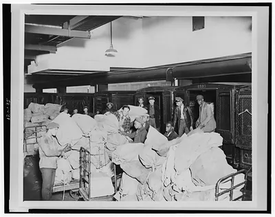 Postoffice [sic] Christmas rush in Chicago